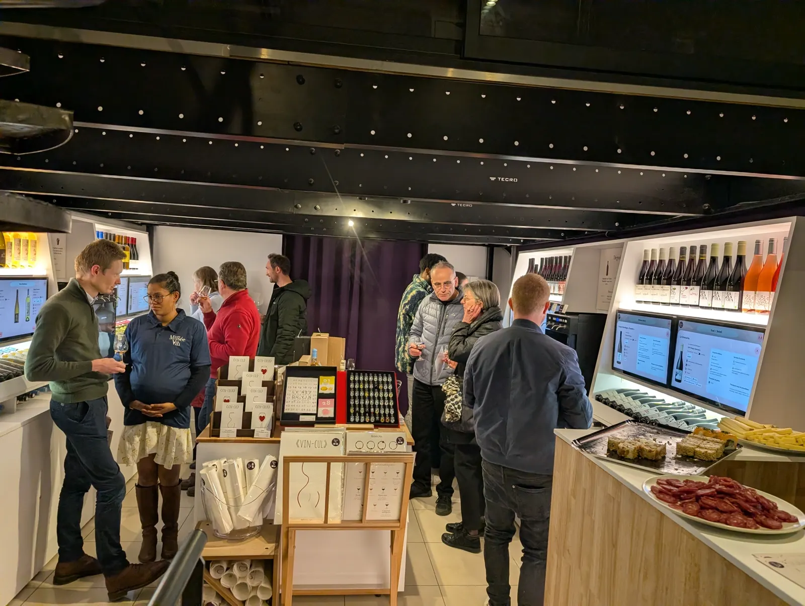 Soirée gastronomique au Petit Musée du Vin de Lyon, dans les caves voûtées du 7e
